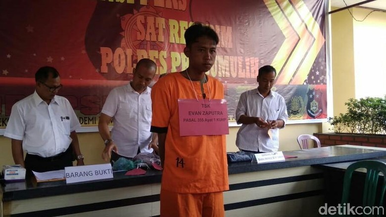 Sadis! Evan Siram Istri Muda dengan Air Keras karena Pergi Tanpa Izin Sadis! Evan Siram Istri Muda dengan Air Keras karena Pergi Tanpa Izin
