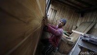 Kerapian sangat diutamakan oleh Andi Baso agar para pelanggan puas dengan hasil kerja timnya.