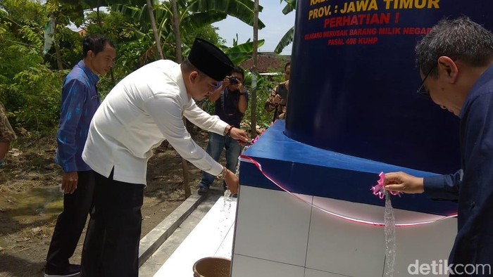 10 Sumur Bor Baru Basahi 8 Kecamatan di Lamongan
