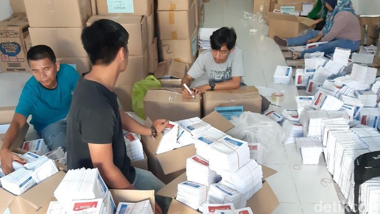 KPU Kendari Temukan 8.500 Surat Suara Tak Layak untuk DPRD KPU Kendari Temukan 8.500 Surat Suara Tak Layak untuk DPRD
