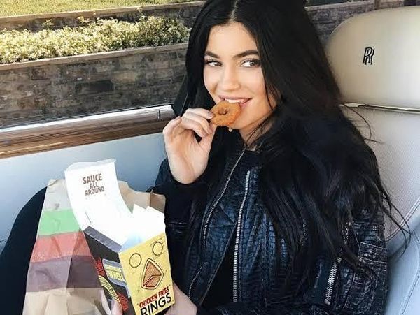 10 Selebriti Ini Punya Kebiasaan Melahap Makanan yang Sama Tiap Hari