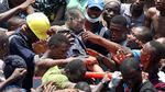 Momen Dramatis Evakuasi Sekolah Runtuh di Nigeria