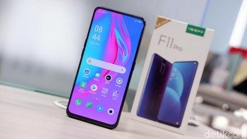 Oppo membanderolnya seharga Rp 4,999 juta. Foto: Adi Fida Rahman/detikINET