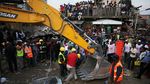 Momen Dramatis Evakuasi Sekolah Runtuh di Nigeria