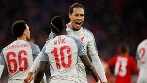 Malamnya Si Merah di Allianz Arena