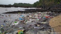  Sampah rata-rata merupakan limbah plastik dan bekas minuman kemasan. (Bahtiar-detikcom)