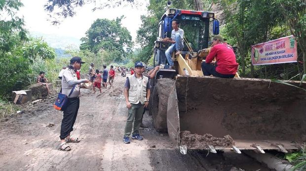 Longsor, Jalur Empat Lawang-Bengkulu Terputus