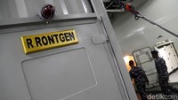 Kapal ini dilengkapi dengan fasilitas kesehatan yang 80 persen serupa dengan rumah sakit di darat.