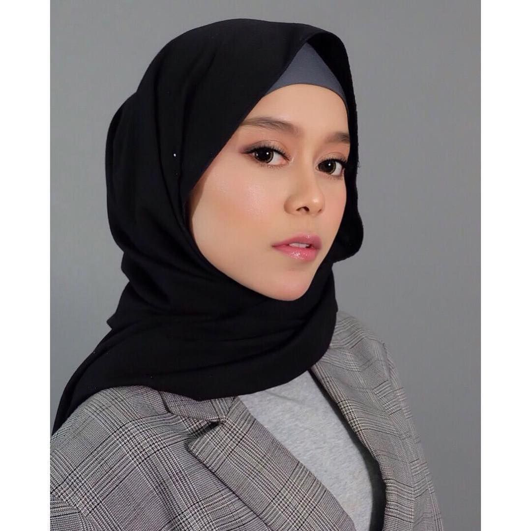 Gaya Hijab Lesty Kejora
