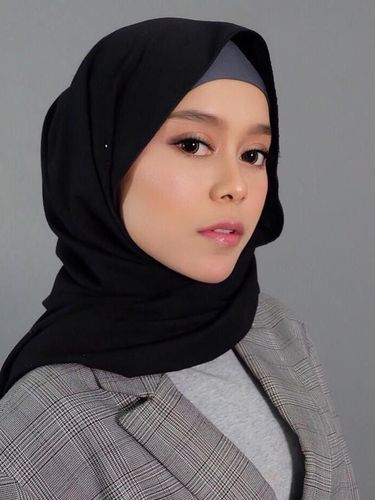 Gaya Hijab Lesty Kejora
