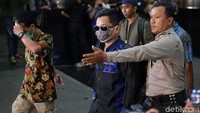 Unsur yang terjaring OTT itu, yakni anggota DPR, Swasta dan pejabat Kementerian Agama di daerah.