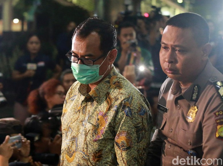 Menunggu Kabar Kepala Kemenag Jatim dan Gresik yang Terciduk KPK Menunggu Kabar Kepala Kemenag Jatim dan Gresik yang Terciduk KPK