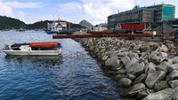 Salah satu contohnya adalah Le Pirate Group, yang telah menerima tingkat keberhasilan yang luas dengan penawaran Boatel yang ditawarkan oleh mereka dan liburan Pulau Bajak Laut off the grid.