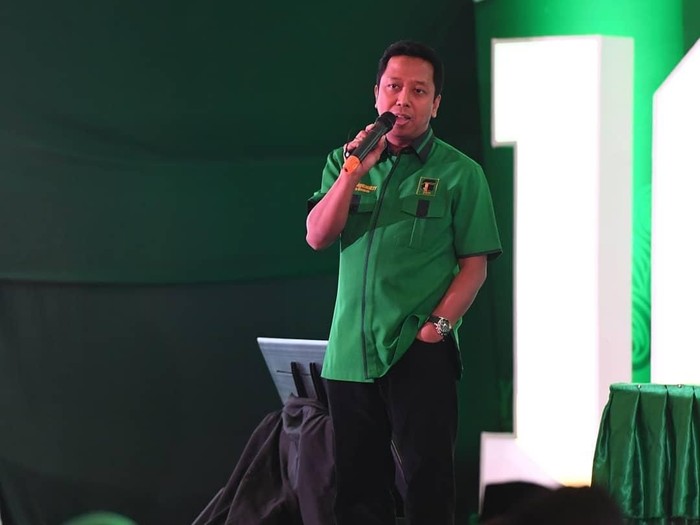 Gaya Romahurmuziy yang terjerat OTT KPK. Foto: Instagram/romahurmuziy Gaya Romahurmuziy yang terjerat OTT KPK. Foto: Instagram/romahurmuziy