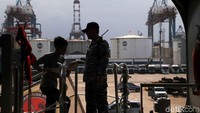 KRI ini memiliki spesifikasi panjang 124 meter, lebar 21,8 meter, dengan berat 72 ton.