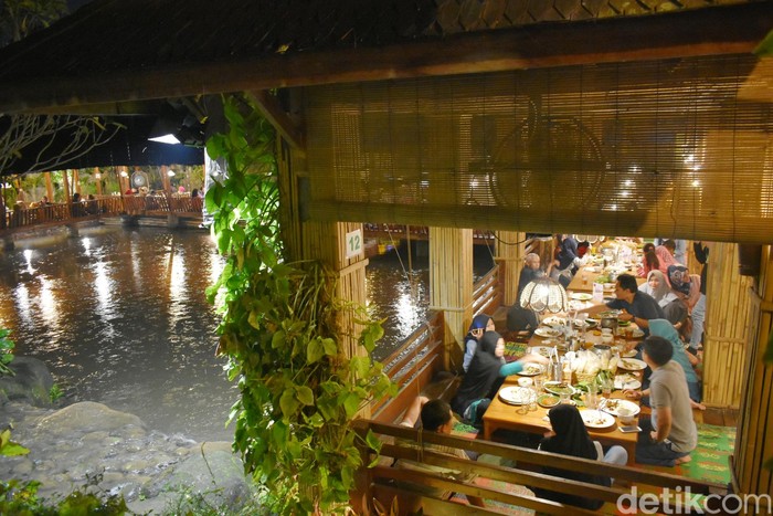 Jalan Jalan Di Bogor Jangan Lupa Mampir Ke Resto Lesehan Jalan Jalan Di Bogor Jangan Lupa Mampir Ke Resto Lesehan