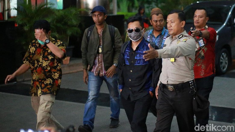OTT Romahurmuziy, KPK Sita Kunci Ruang Kantor Kemenag Gresik OTT Romahurmuziy, KPK Sita Kunci Ruang Kantor Kemenag Gresik