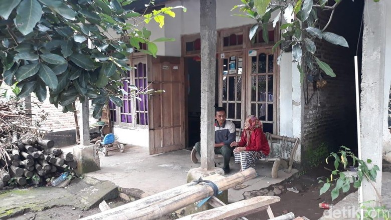 Tersihir Fatwa Kiamat, Satu Keluarga di Jombang Jual Rumah dan Ternak Tersihir Fatwa Kiamat, Satu Keluarga di Jombang Jual Rumah dan Ternak