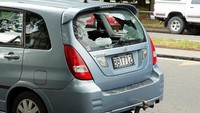 Sebuah mobil yang terparkir di sekitar Masjid Al Noor menjadi saksi insiden penembakan brutal tersebut. Stringer via Reuters.