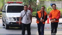 Tak sendiri, ia juga terlihat berdampingan bersama Sekretaris Dinas PUPR Kabupaten Mesuji, Wawan Suhendra.