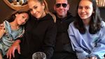 Sering Makan Bareng, Ini Kemesraan J.Lo dan Alex Rodriguez Usai Bertunangan