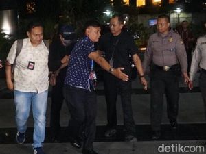 Tiba di KPK Usai Kena OTT, Romahurmuziy Bungkam dan Menunduk