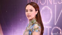 Ia tampil cantik dan anggun saat ditemui di acara tersebut. Pool/Noel/detikFoto.