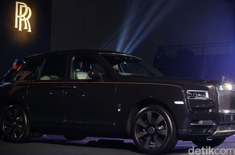 Rolls-Royce Motor Cars Indonesia akhirnya mendatangkan SUV super mewahnya Cullinan ke Indonesia. Mobil mewah ini dibandrol lebih dari Rp 10 miliar.