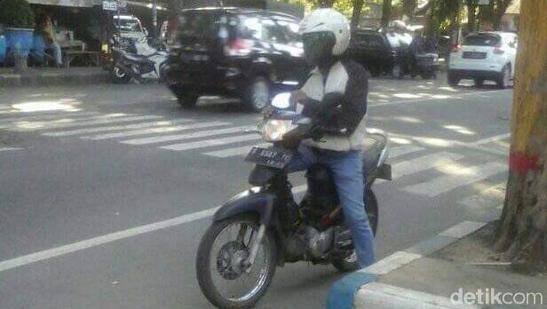 Pria Pamer Alat Kelamin Kembali Teror Kaum Hawa di Mojokerto Pria Pamer Alat Kelamin Kembali Teror Kaum Hawa di Mojokerto