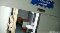 Berbagai poli ada di dalam kapal, termasuk ruangan untuk poli umum ini.