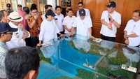 Sementara, Menteri PUPR Basuki Hadimuljono mengatakan, ada 20 hektare lagi tanah di Sindangheula yang masih belum dibebaskan. Namun, proses pembebasan sedang diurus melalui bantuan dari Pemprov Banten dan konsinyasi di pengadilan. Firman/Biro KLI Kemenkeu.