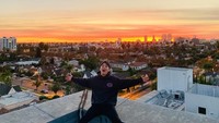 Gayanya saat berada di California, Amerika Serikat. (seungriseyo/Instagram)