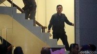 Mereka langsung dibawa ke ruang pemeriksaan.
