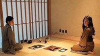 Sedang berada di Hoshinoya, Tokyo. Raisa pun siap untuk belajar meracik morning tea ceremony bersama ahlinya. Foto: Instagram @raisa6690