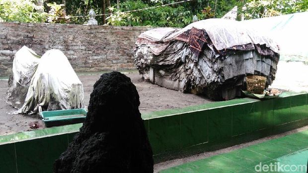 Makam Mbah Lancing di Kebumen.