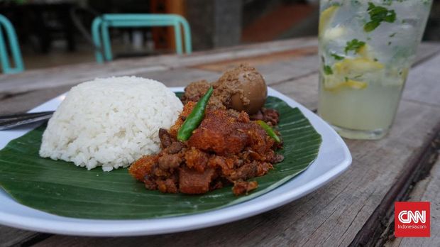 Bersantai di Leyeh-Leyeh Yogyakarta