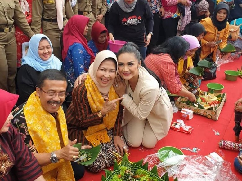 Krisdayanti Nyaleg, Aurel dan Azriel Berpesan Hati-hati Krisdayanti Nyaleg, Aurel dan Azriel Berpesan Hati-hati