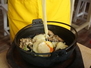 Sluurp! Ramen Jadi Makin Creamy dengan Topping Keju Raclette