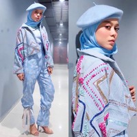 Lesti Kejora memutuskan mantap berhijab pada Maret 2019. Keputusannya ini mencuri perhatian banyak orang karena dia sudah dianggap sebagai idola anak muda. Foto: Instagram/LestyKejora