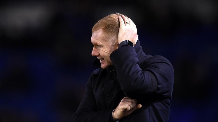 OLDHAM, ENGLAND - FEBRUARY 12: Paul Scholes, Manager of Oldham reacts during the Sky Bet League Two match between Oldham Athletic and Yeovil Town at Boundary Park on February 12, 2019 in Oldham, United Kingdom. (Photo by Nathan Stirk/Getty Images)