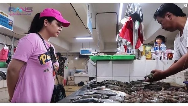 Keseruan Nagita Slavina Hingga Olivia Jansen Saat Belanja Makanan