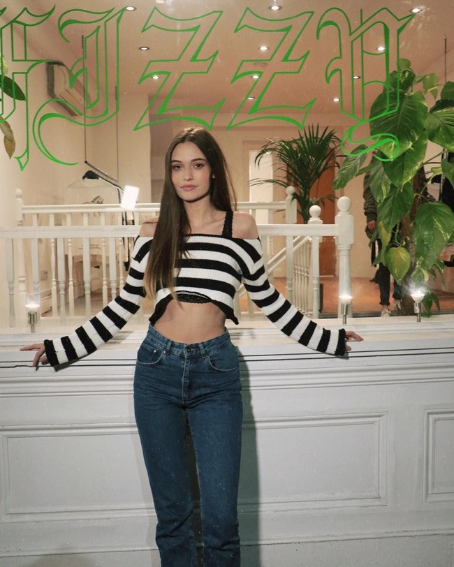 Adik Louis, Felicite Tomlinson, ditemukan tak bernyawa di apartemennya di London, Inggris, Rabu  (13/3/2019) siang. Dikabarkan Daily Mail, perempuan 18 tahun ini meninggal karena serangan jantung. (Foto: Instagram/@felicitegrace)