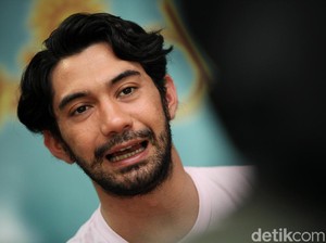 Reza Rahadian Kritik Bekraf Agar Kasih Atensi untuk Panggung Broadway