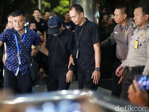 Pagi di Hotel Bumi Pengubah Jalan Cerita Romahurmuziy