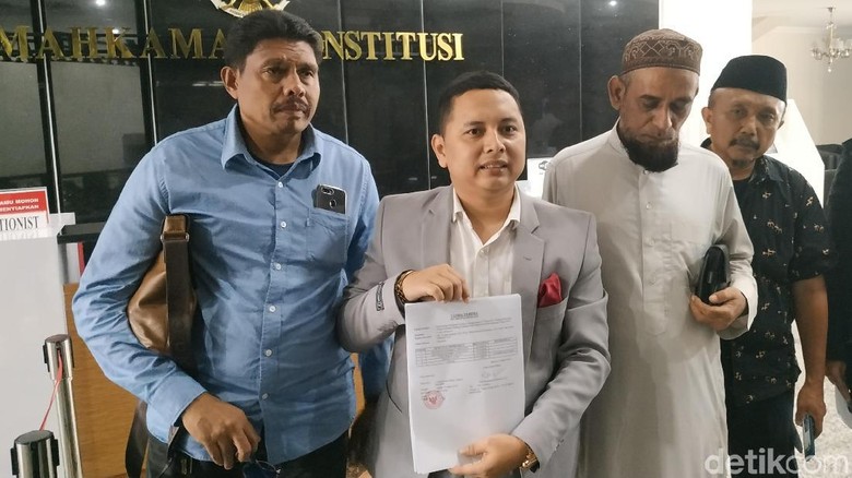 Kuasa Hukum Mandala Shoji dan Lucky Ajukan Uji Materi UU Pemilu Kuasa Hukum Mandala Shoji dan Lucky Ajukan Uji Materi UU Pemilu