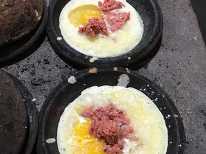 Yuk, Ngemil Surabi Keju, Durian hingga Es Krim Kekinian di Sini!
