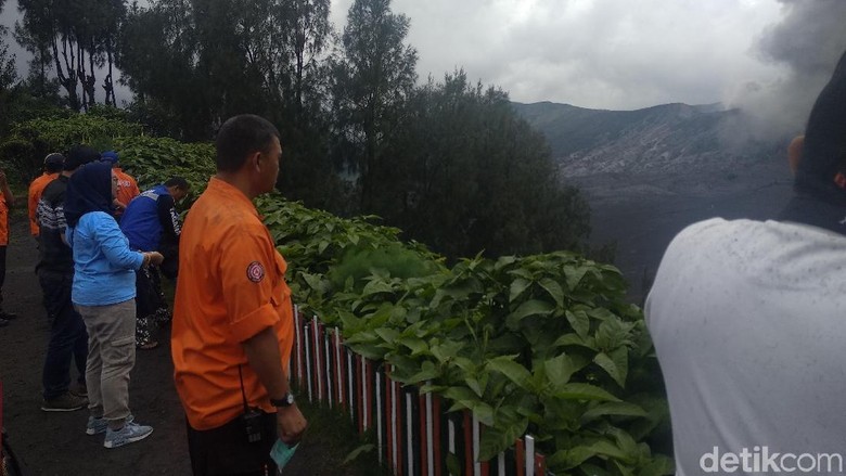 BNPB Pantau Aktivitas Gunung Bromo yang Semburkan Abu Vulkanik BNPB Pantau Aktivitas Gunung Bromo yang Semburkan Abu Vulkanik