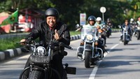 Saat di Kendari, dia juga konvoi dengan teman-teman Komunitas Moge Kediri (romahurmuziy/Instagram)