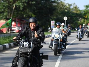 Foto Gaya Traveling Ketum PPP Romahurmuziy yang Diciduk KPK