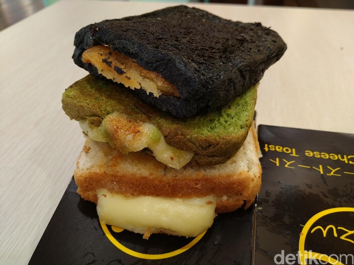 Lumer Lembut Roti Bakar Dengan Keju Mozzarella Yang Sedang Hits